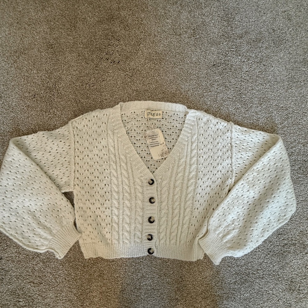 NWT Knit Cropped 5 Button Cardigan